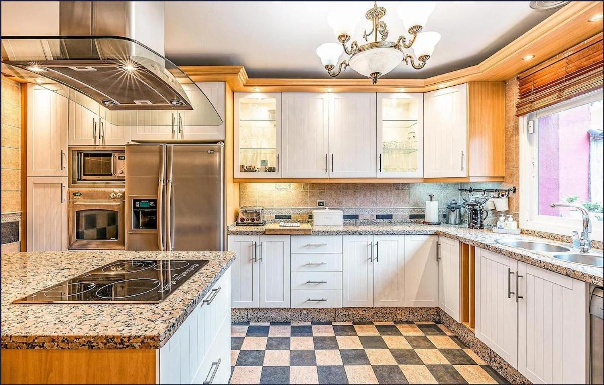 בנאלמדנה Majestic Villa By The Beach Heated Private Pool & Jacuzzi מראה חיצוני תמונה