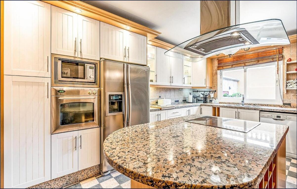 בנאלמדנה Majestic Villa By The Beach Heated Private Pool & Jacuzzi מראה חיצוני תמונה